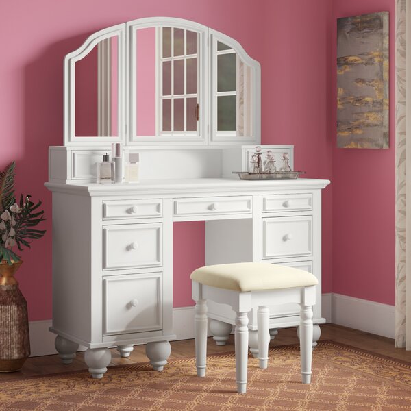 Featured image of post Antique Bedroom Vanity With Mirror - Check out our antique vanity with mirror selection for the very best in unique or custom, handmade pieces from our home &amp; living shops.