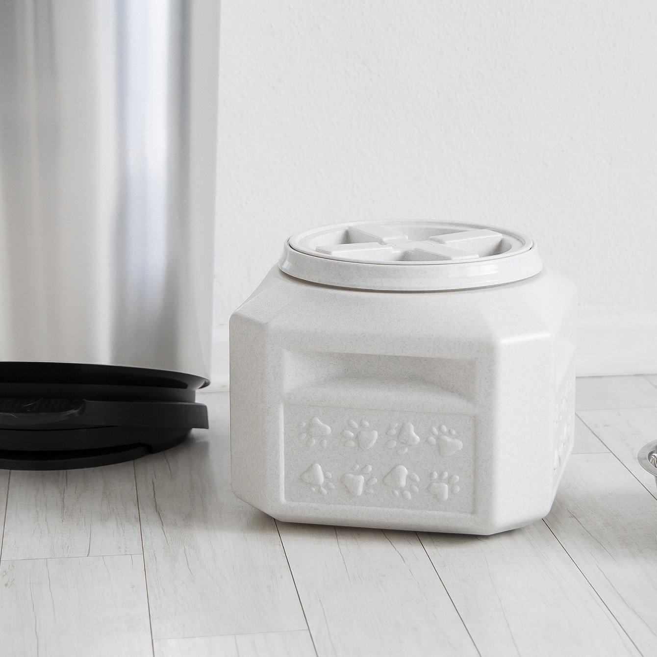 Gamma2 Vittles Vault Paw Prints Outback Food Storage Container