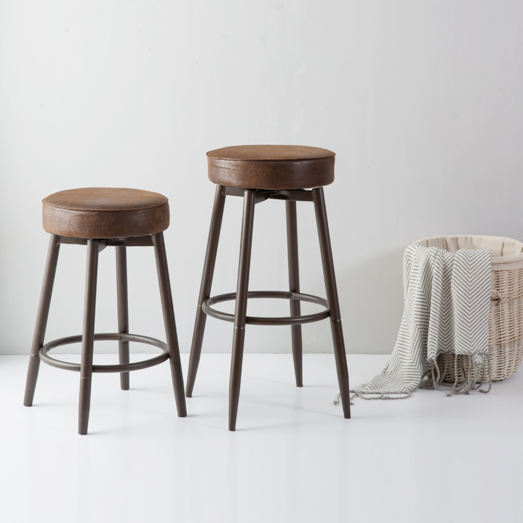 short swivel bar stools