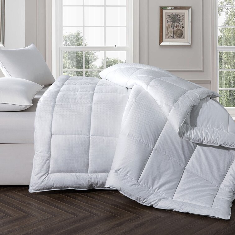 Room Essentials Twin/ XL Twin White All Season Comforter Insert 