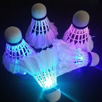 4pcs Bunter LED Badminton Ball Glow im Outdoor Sport 