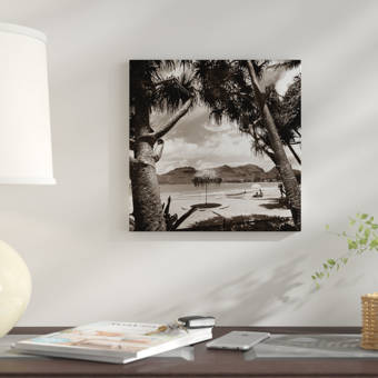 East Urban Home 1930s Mountains Beach Relaxing Vacation Sun