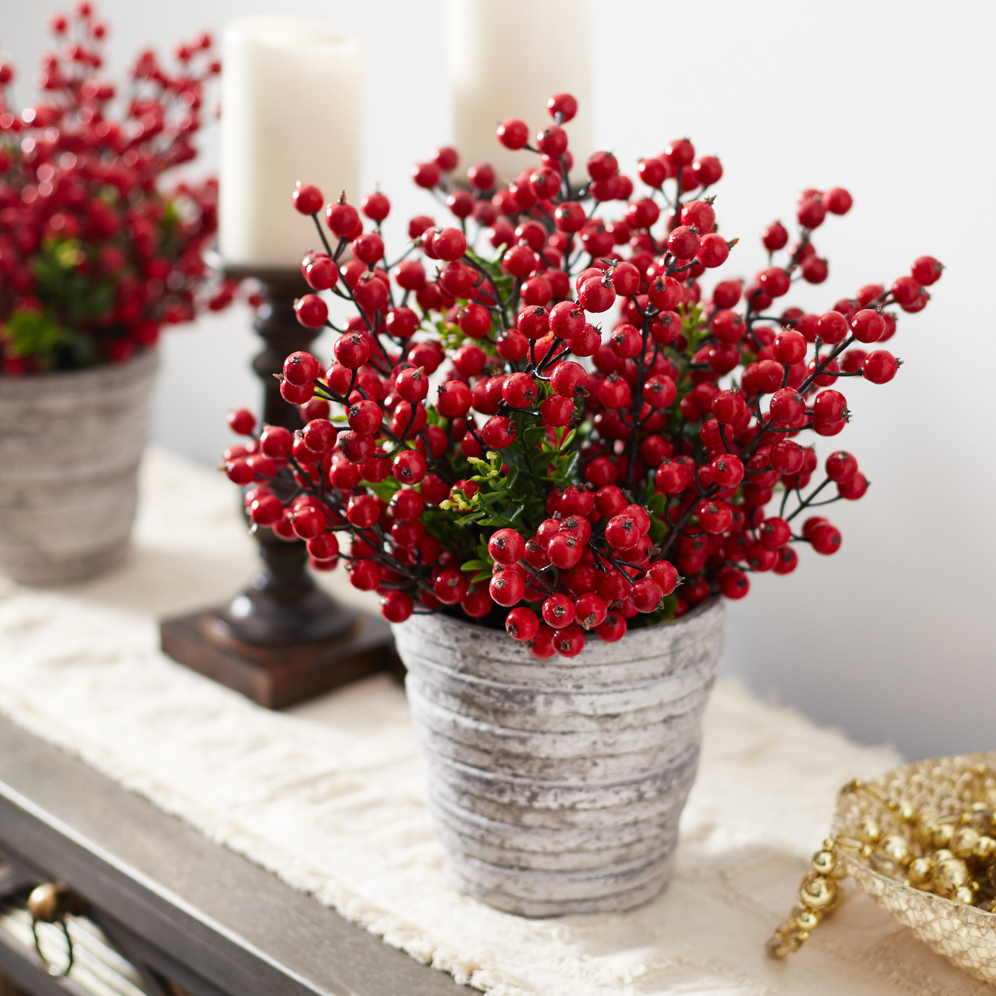 red christmas floral arrangements