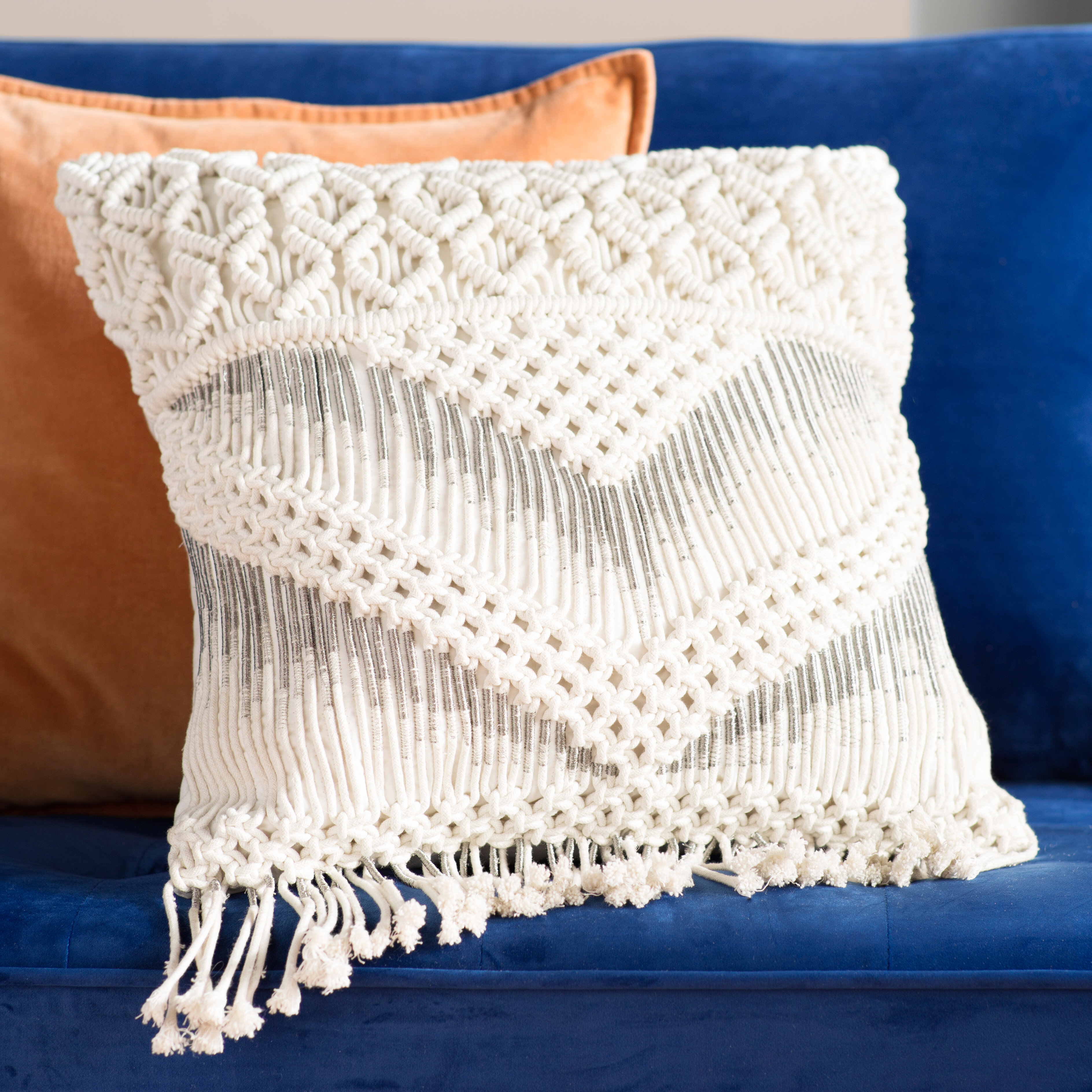 white cotton throw pillows