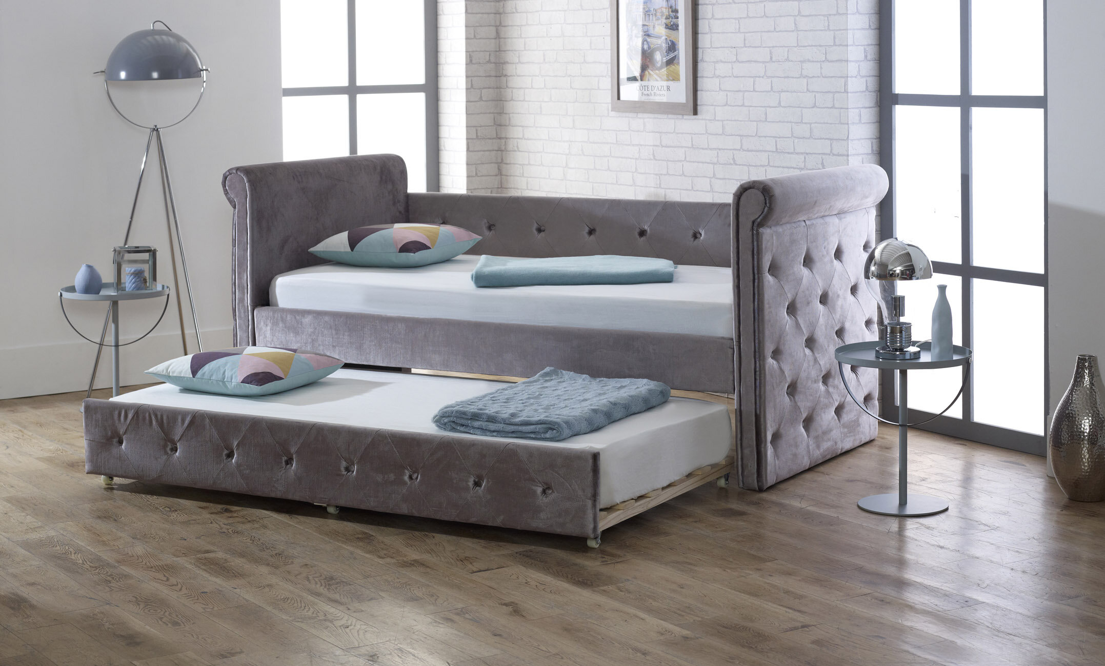 Day bed. Кровать Atlanta с дополнительным спальным местом. Кровать Зодиак. В Москве кровать Atlanta с дополнительным спальным местом. Плюш Сильвер кровать.