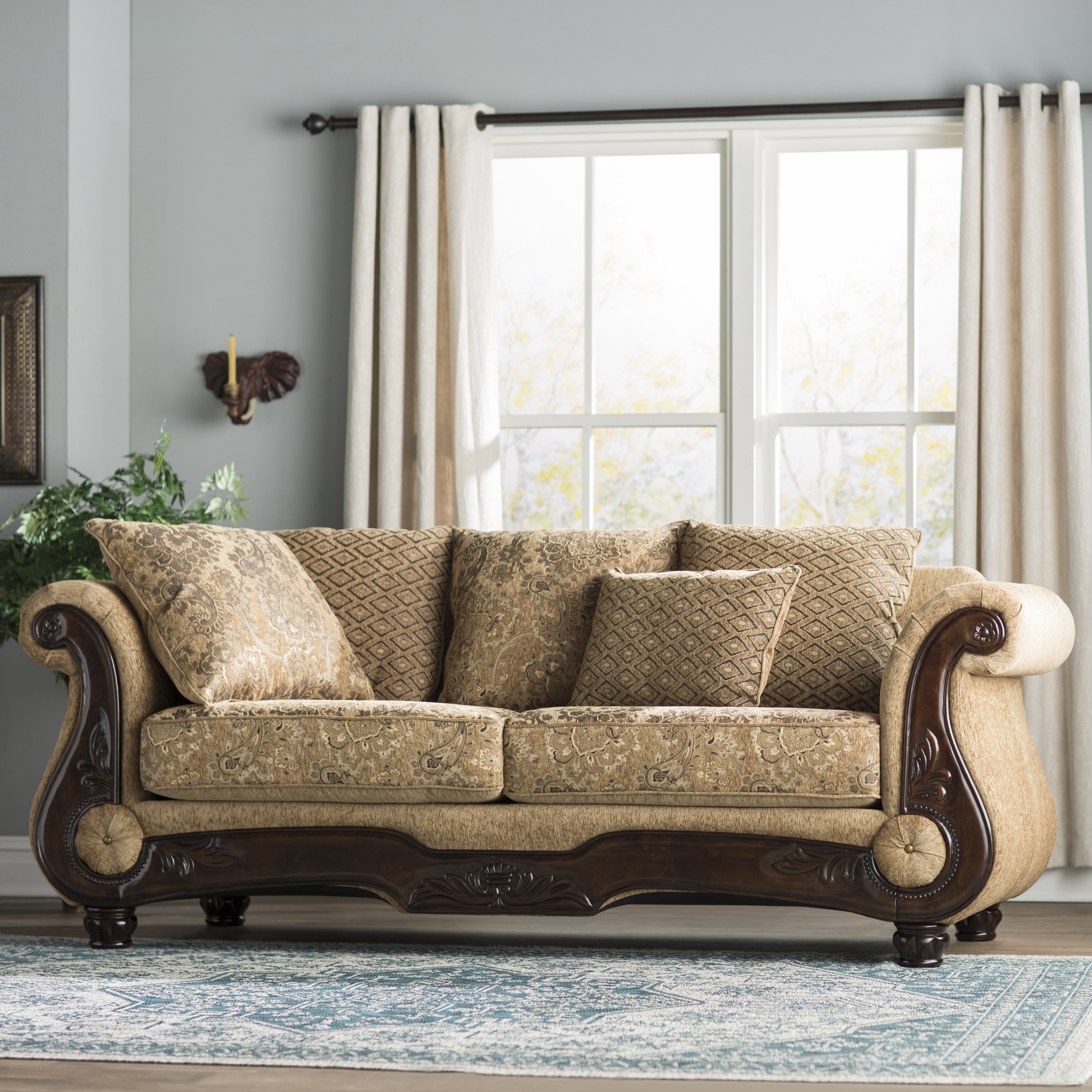 Destanee Traditional Chesterfield Sofa