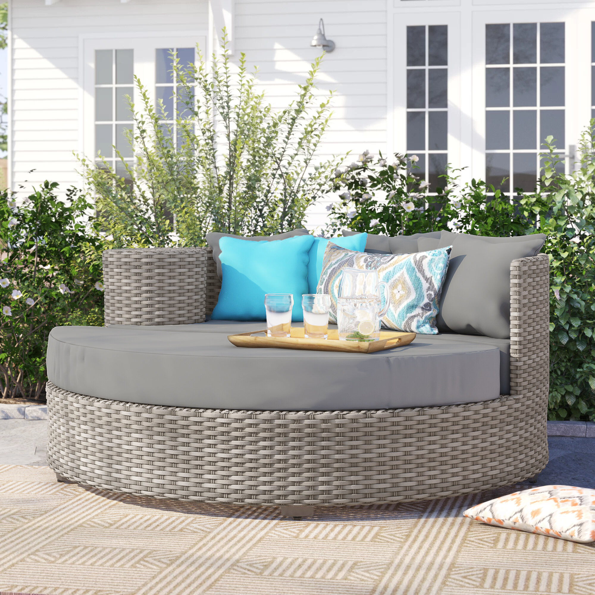 Outdoor Wicker Patio Daybed With Cushions