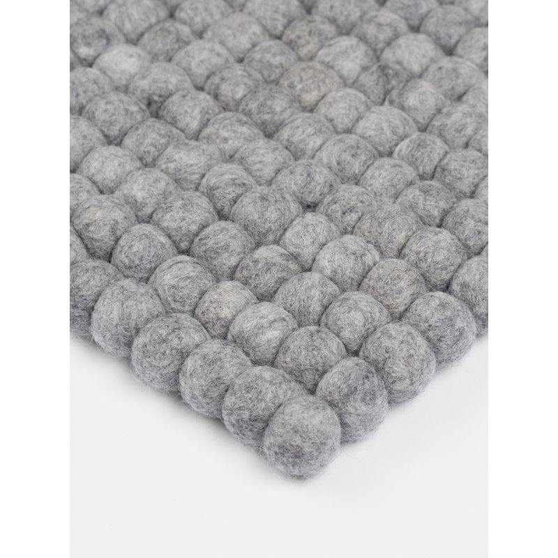 Myfelt Handgefertigter Filzkugel Teppich Carl In Grau Wayfair De