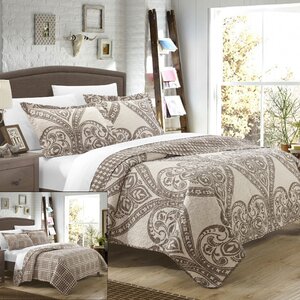 Napoli Reversible Quilt Set