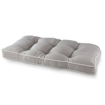 standard vs queen pillow