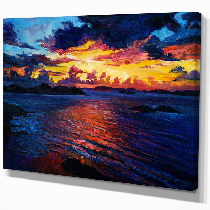 East Urban Home Sea Shore Rich Golden Sunset Over Ocean