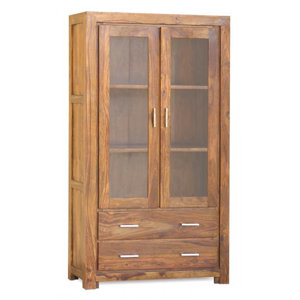 Standvitrine Modena aus Massivholz von UnoDesign