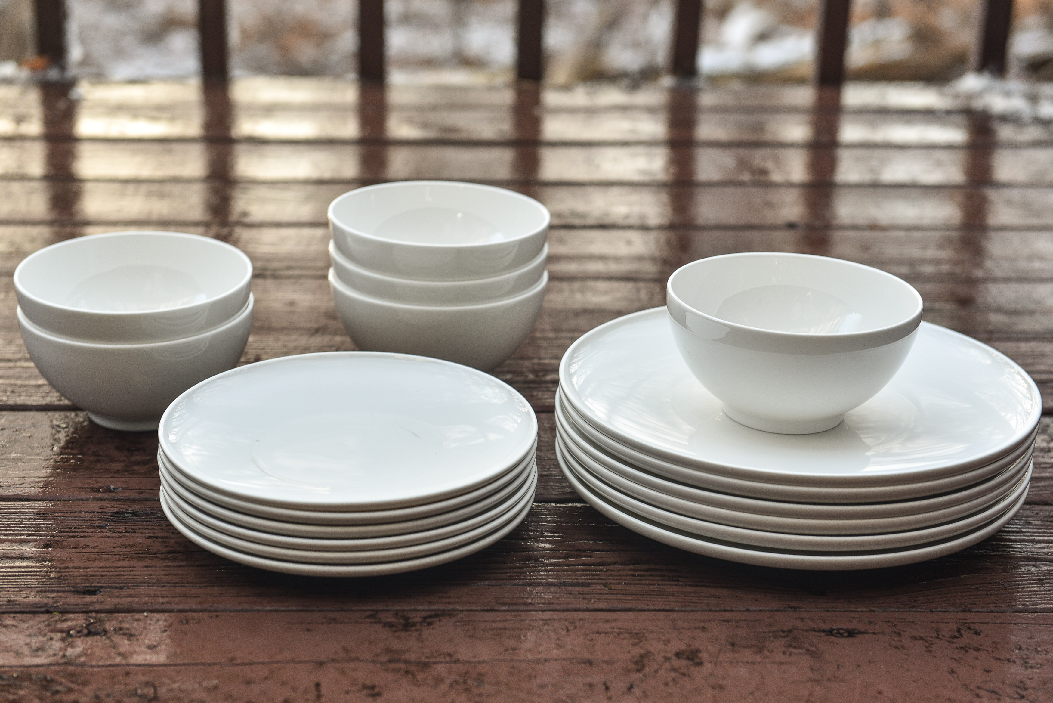 18-Piece Porcelain Dinner Set Plates Bowls Dinnerware Crockery Service for 6 Red 