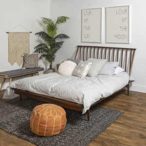 Dorinda Spindle Queen Platform Bed