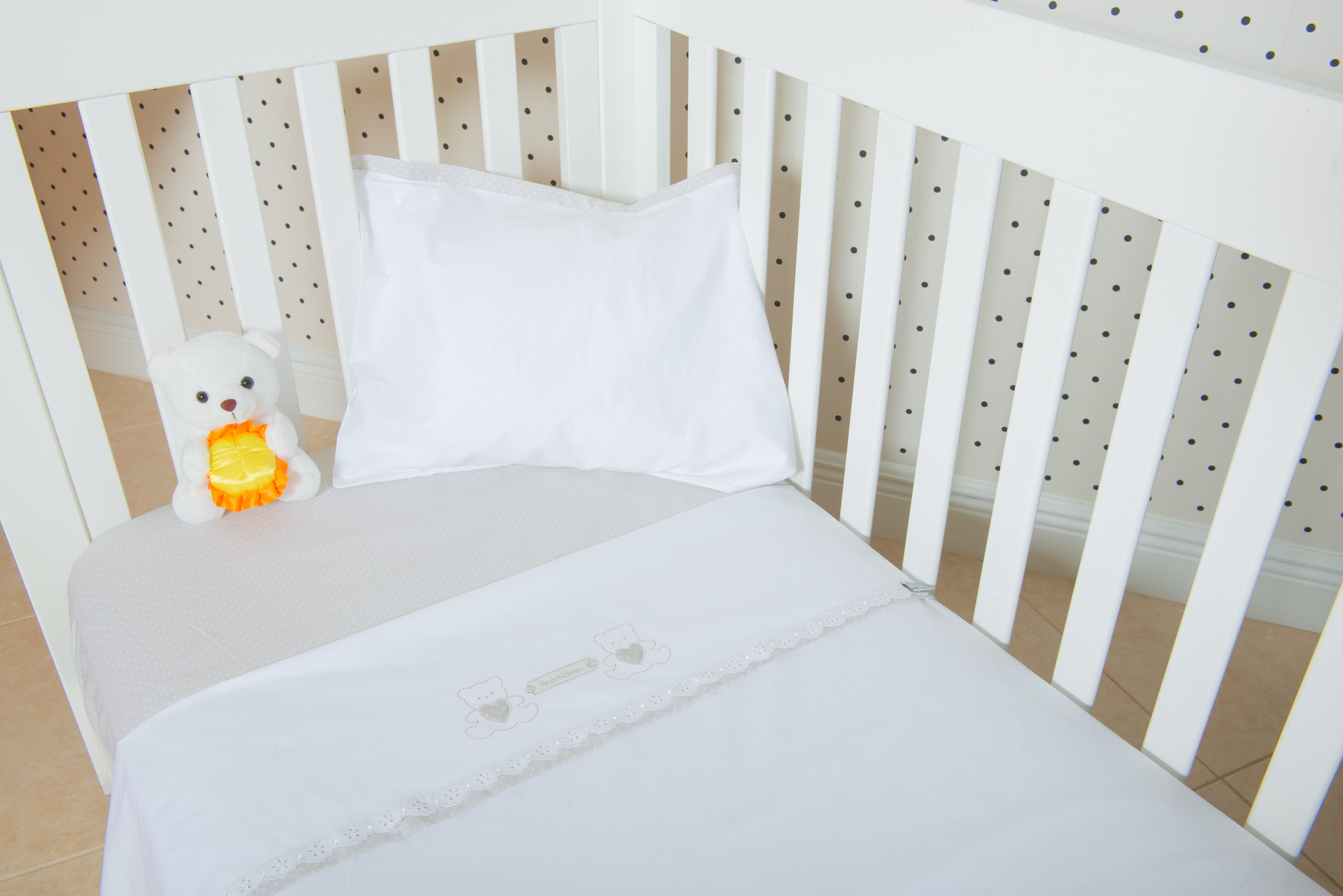 cream crib sheets