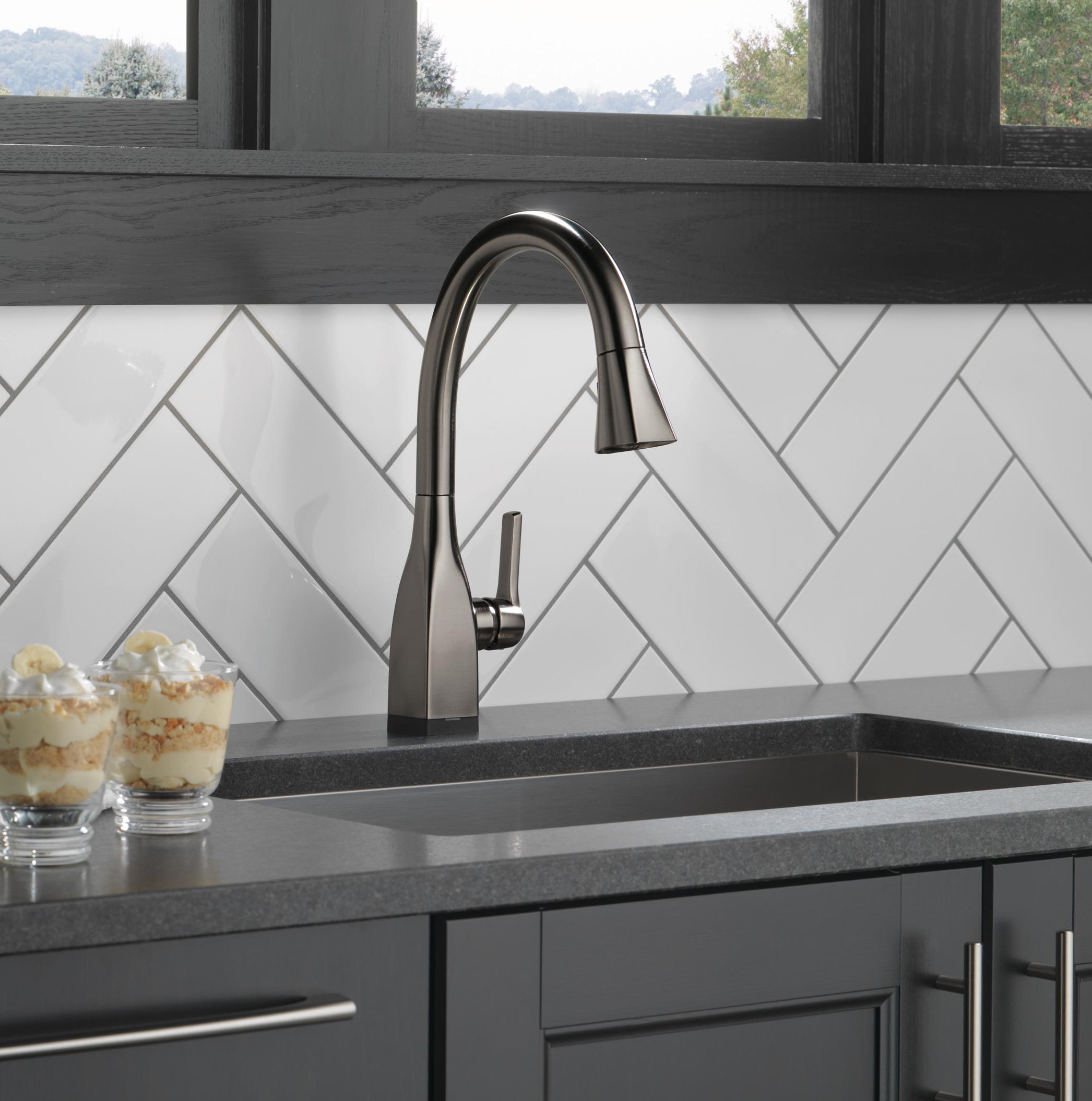 Delta Mateo Pull Down Touch Single Handle Kitchen Faucet with MagnaTite