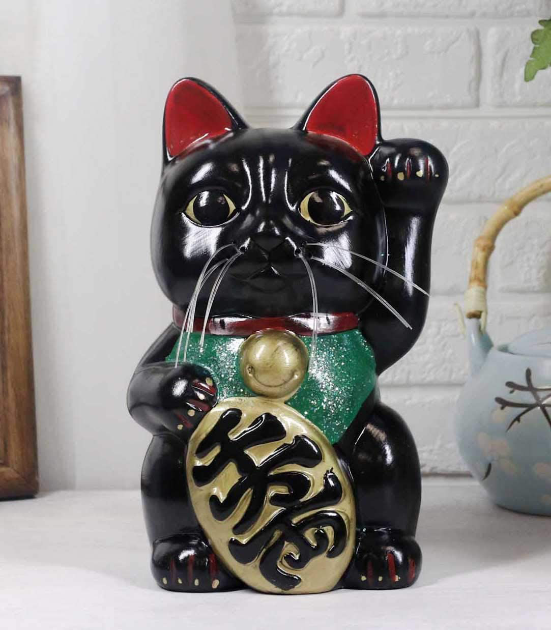 Feng Shui Lucky Cat Statue for good fortune 