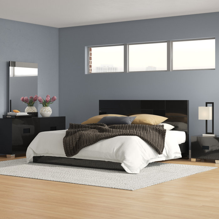 Jayda Platform Solid Wood 4 Piece Bedroom Set