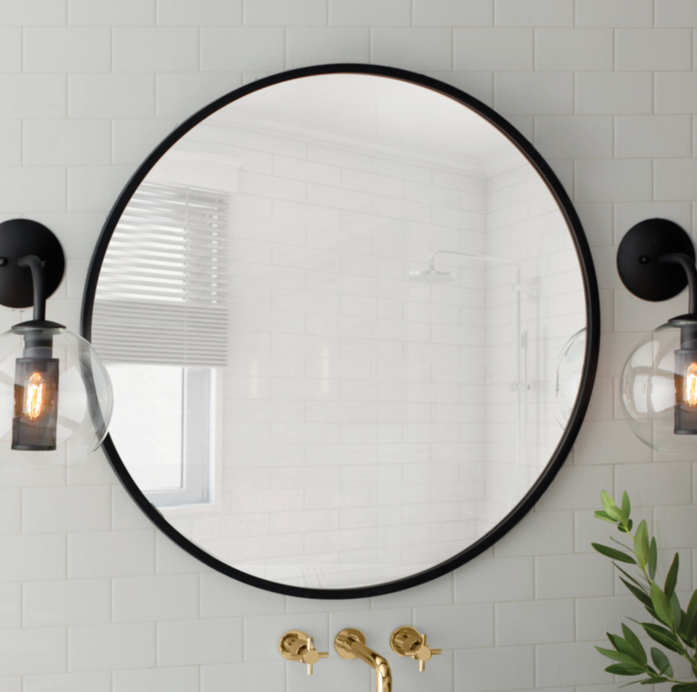 Featured image of post Black Round Bathroom Mirror With Light / Makeup mirror with light bulbs, background.