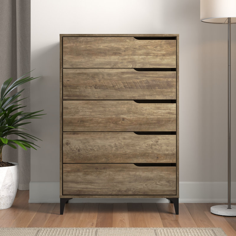 Norcross 5 Drawer 31'' W Dresser Color: Knotty Oak