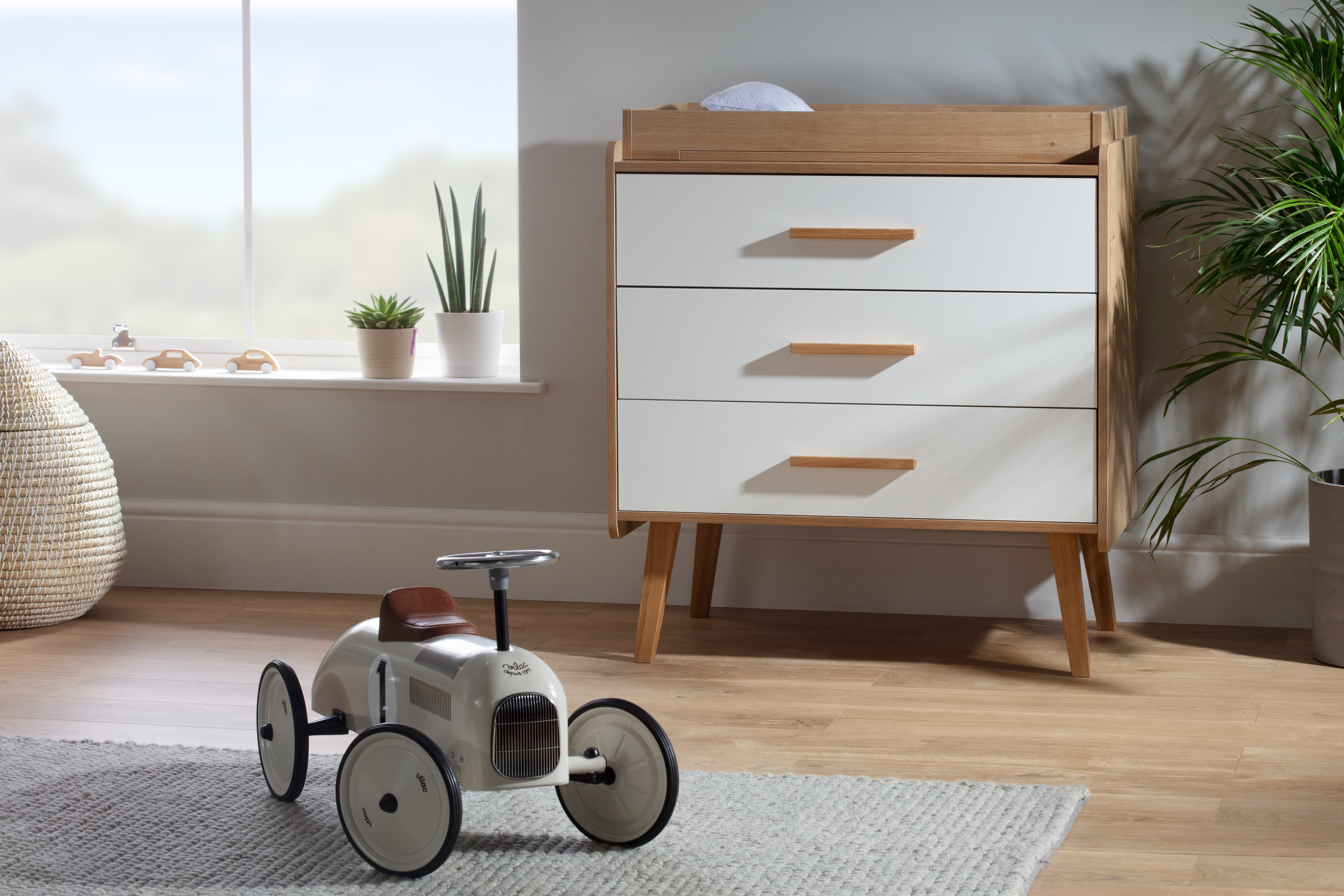 minimalist changing table