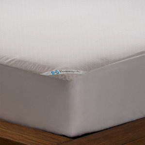 Posturepedic Allergy Zippered Hypoallergenic Waterproof Mattress Protector by Sealy
