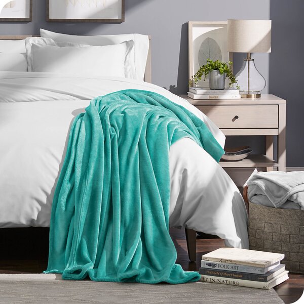 Long Pile Gorgeous Emerald Green Faux fur Throw Blanket with Black Brushed Tips 