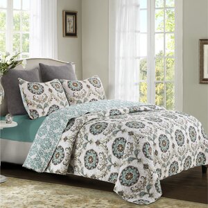 Aguirre Reversible Quilt Set