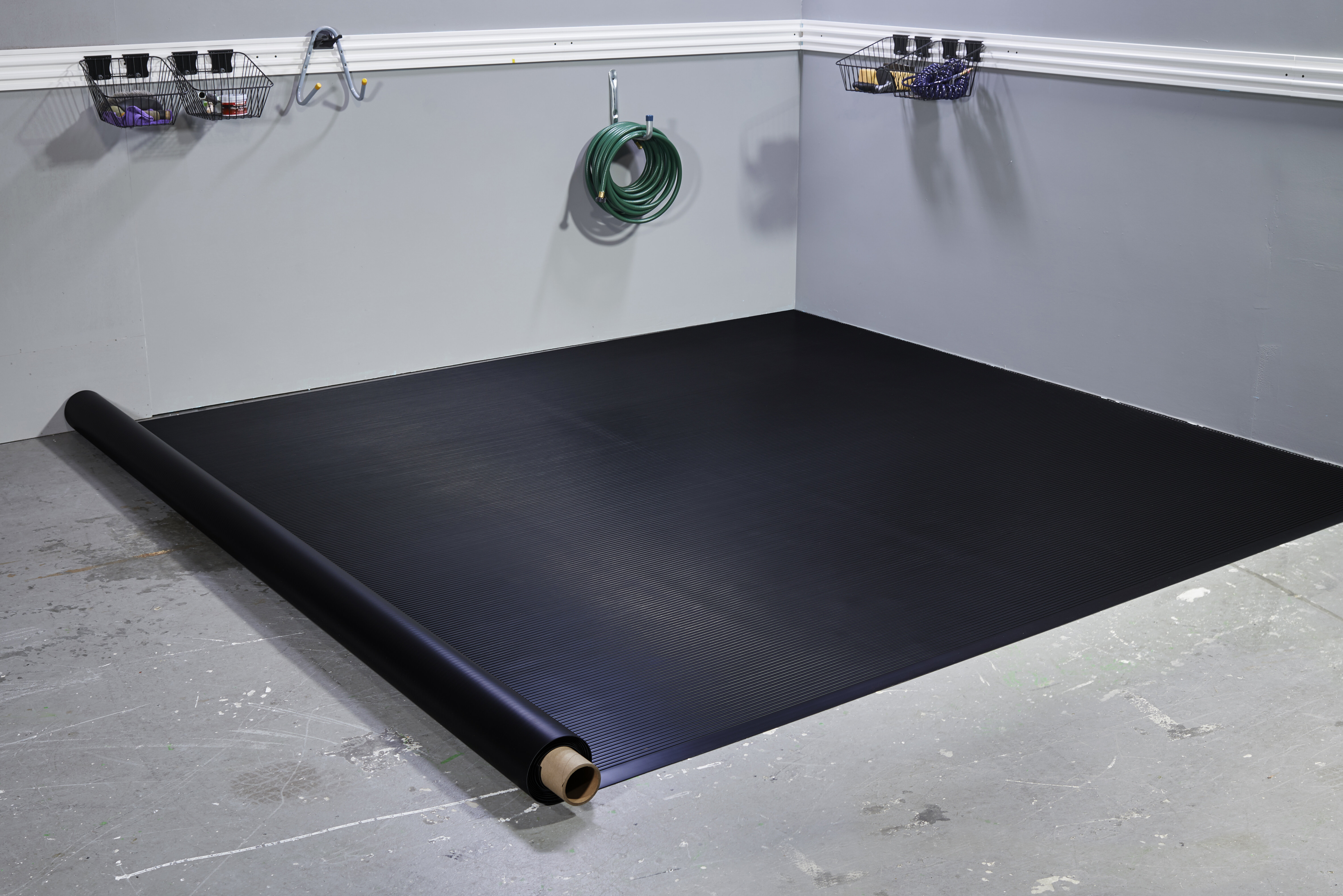 In Midnight Black 10 Ft Easy To Install Solid Polyvinyl G Floor