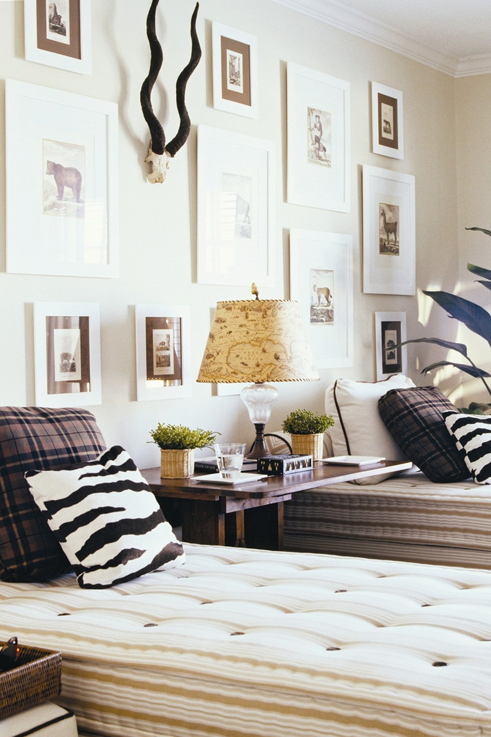 4 Fixes For The Blank Space Above Your Bed Wayfair Co Uk Match the two parts to make sentences about the room in the picture.