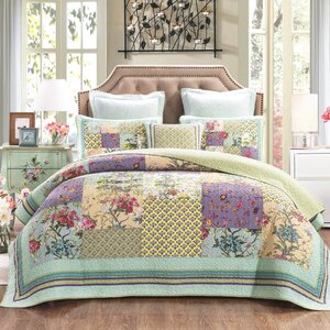 Frosted Pastel Gardenia Reversible Quilt Set