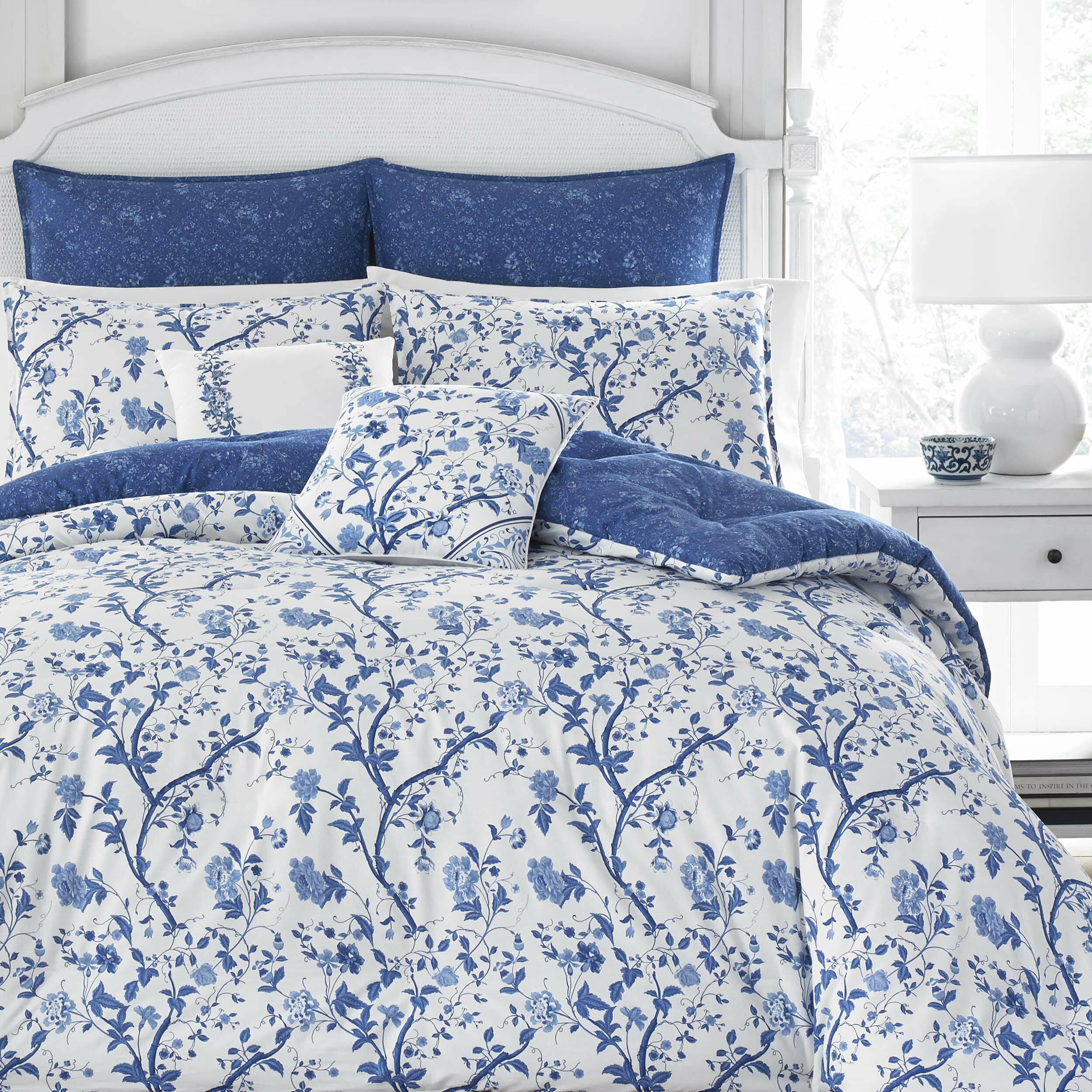 white and blue floral quilt set