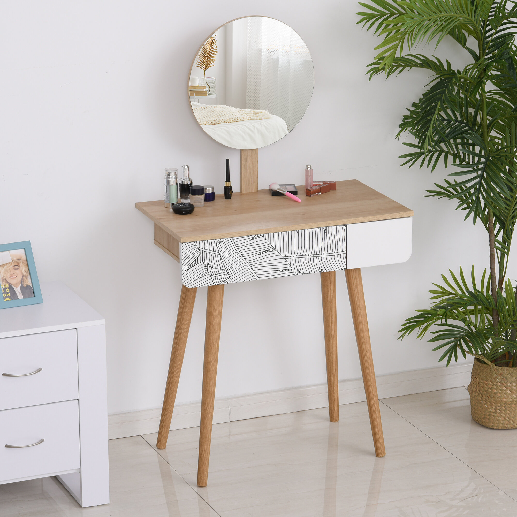 round mirror vanity table