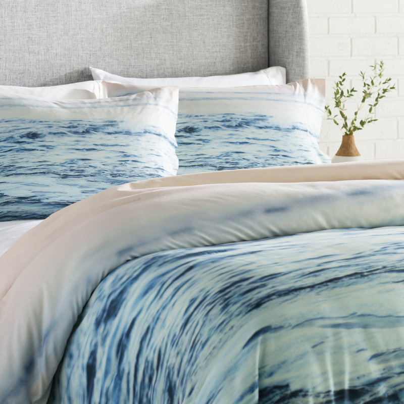 Pacific Ocean Waves Comforter Set