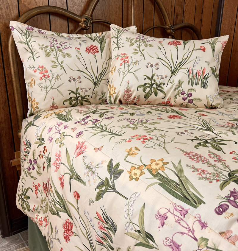 Spring carnations, lily of the valley, flowery botanical cotton comforter set Size: Queen Comforter + 2 Standard Shams