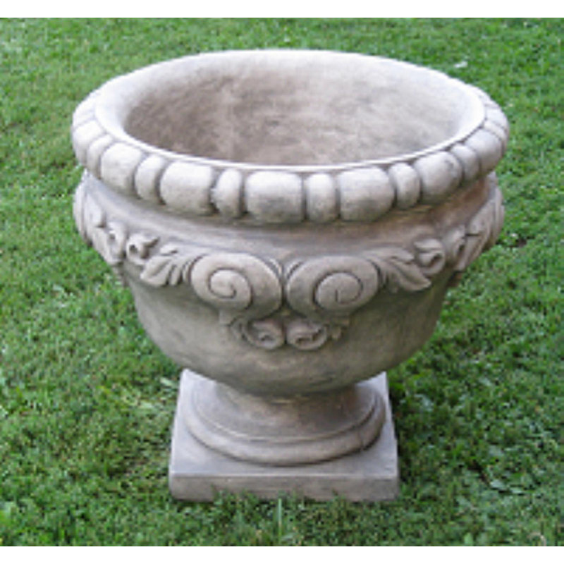 Pot De Fleur En Beton Pour Jardin Astoria Grand Ensemble De Pot De Fleurs En Ciment Pour Jardin Decoratif 2 Pieces Caelan Wayfair Ca