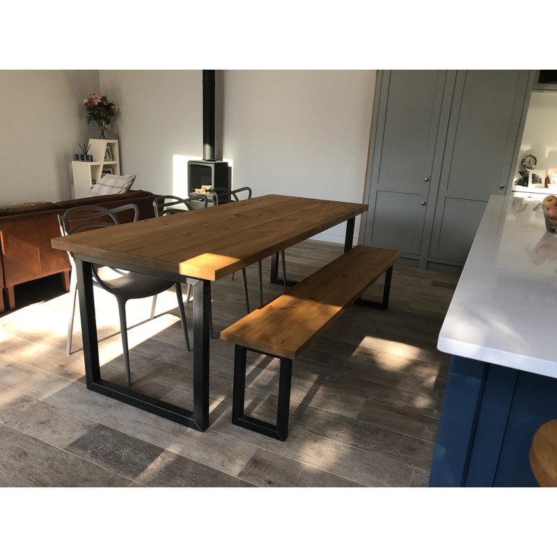 Get Essgruppe Mit Bank Background