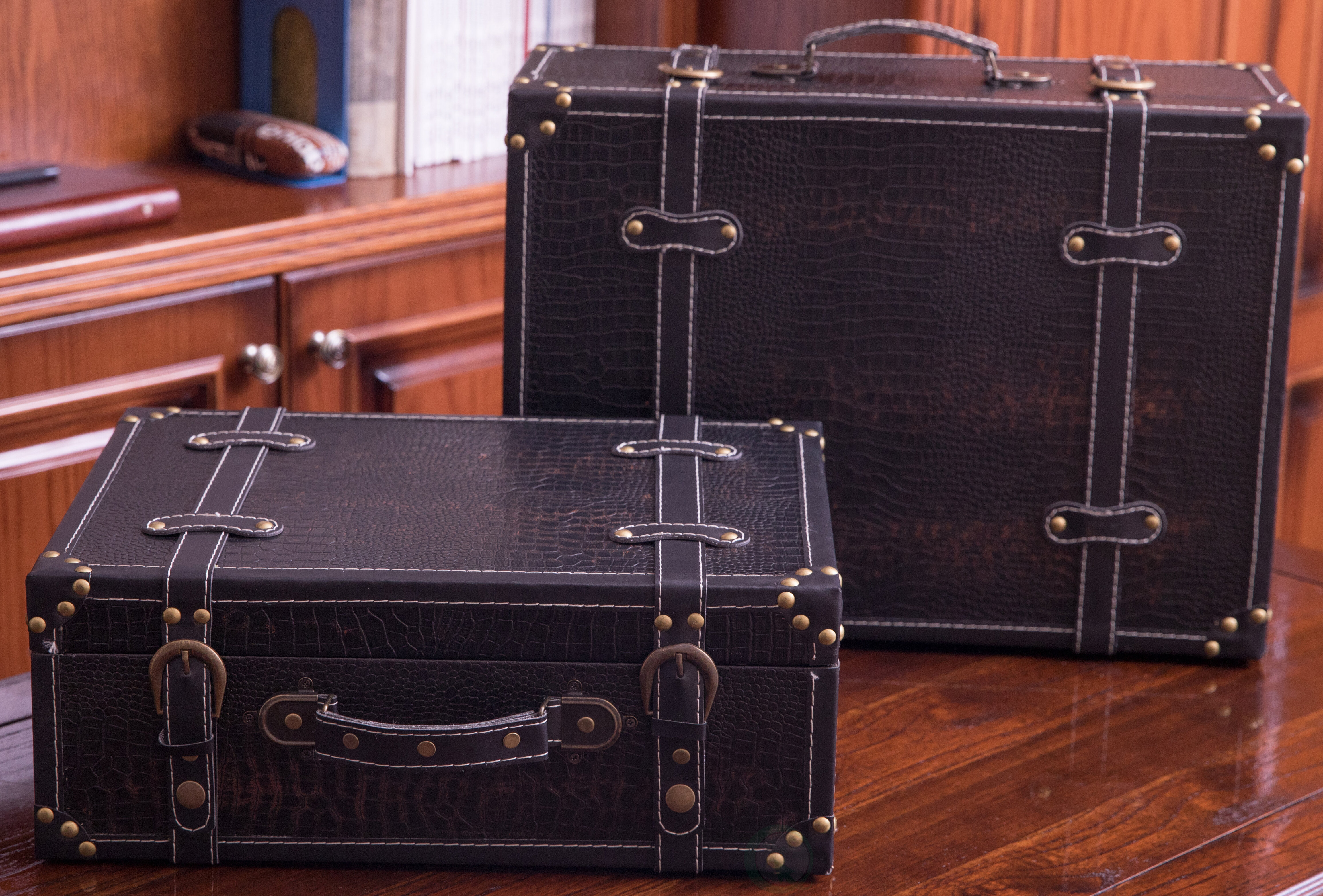 steamer trunk style luggage