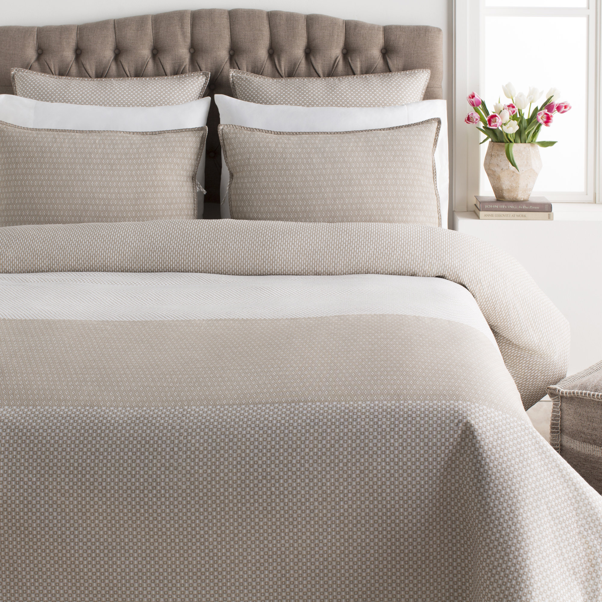 white duvet and pillow set