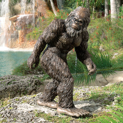 Design-Toscano-Bigfoot-The-Garden-Yeti-Statue.jpg