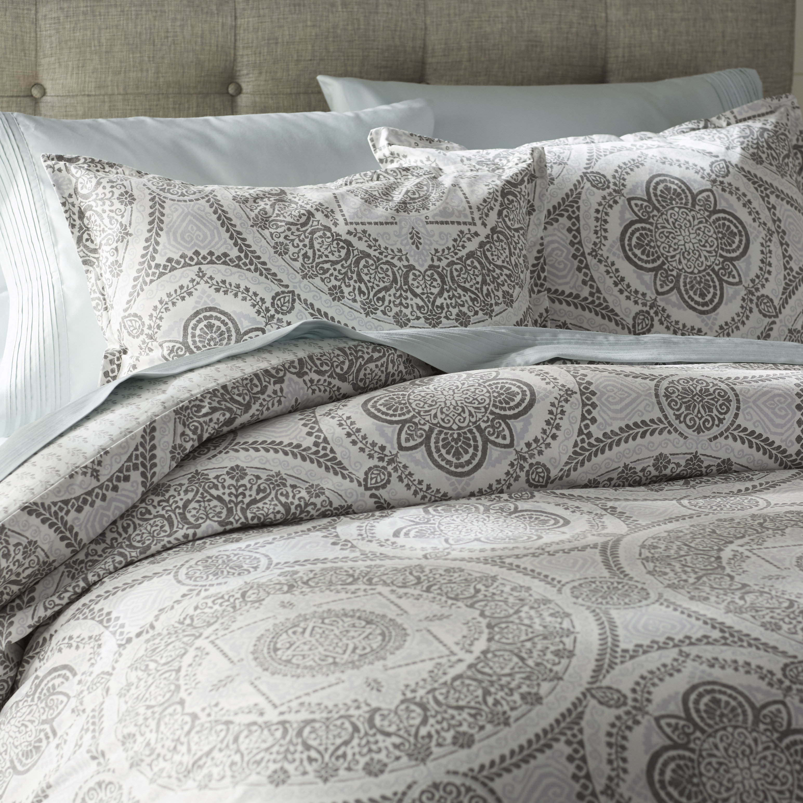 Mercury Row Apollo Medallion Duvet Cover Set Reviews Wayfair Mercury Row Reg Apollo Medallion Duvet Cover Set