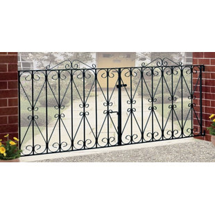 expandable driveway gate