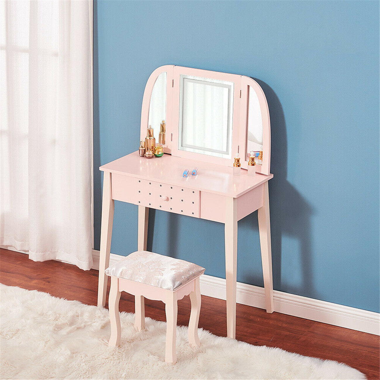 small girls dressing table