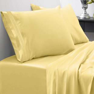 yellow sheets and pillowcases