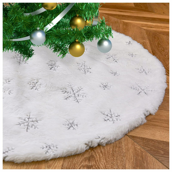 white fur tree skirt